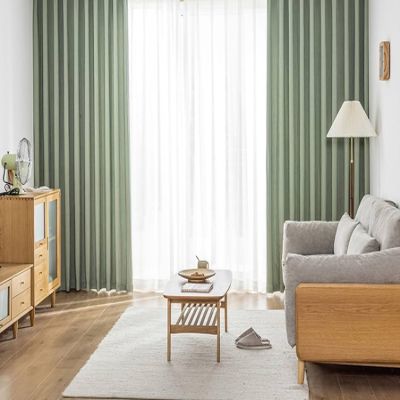 ستائر قماش البلاك أوت
هي ستائر مصنوعة من أقمشة خاصة تحجب الضوء بالكامل، ما يجعلها مثالية لغرف النوم والمساحات التي تتطلب ظلامًا تامًا وخصوصية عالية. تساعد على التحكم في درجة الحرارة وتقليل الضوضاء وتوفير الطاقة بفضل قدرتها على العزل الحراري.
 ** اقمشه ستائر البلاك اوت* 
الكتان: قماش طبيعي متين بملمس خشن يوفّر مظهرًا طبيعيًا مع حجب كامل للضوء.

الجاكار: قماش مزخرف بطبقات متعددة يزيد من كثافة الستارة ويمنع الضوء بفعالية، مناسب لغرف النوم وقاعات الطعام.

الساتان: قماش لامع فاخر يُستخدم مع بطانة بلاك أوت لعزل الضوء مع إضافة لمسة فخامة، مثالي للأماكن الراقية.

المخمل: قماش سميك وفاخر يحجب الضوء ويقلل الضوضاء ويعزز الخصوصية، مناسب لغرف النوم والمساحات التي تحتاج إلى عزل تام.