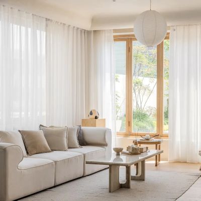  ستائر الشيفون – إضاءة طبيعية بأناقة عصرية  ستائر امريكي عربي 
أضف لمسة رقي وخفة لمساحتك مع ستائر الشيفون الشفافة التي تسمح بدخول الضوء الطبيعي مع الحفاظ على الخصوصية. تصميم أنيق يمكن دمجه مع أي ديكور ليمنح غرفتك إحساسًا بالاتساع والراحة.